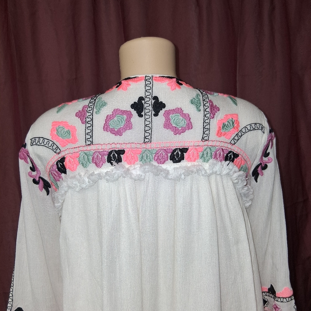 NYLON APPAREL women Size M Chic Embroidered Women's Blouse with Pink Accents - Picture 9 of 16